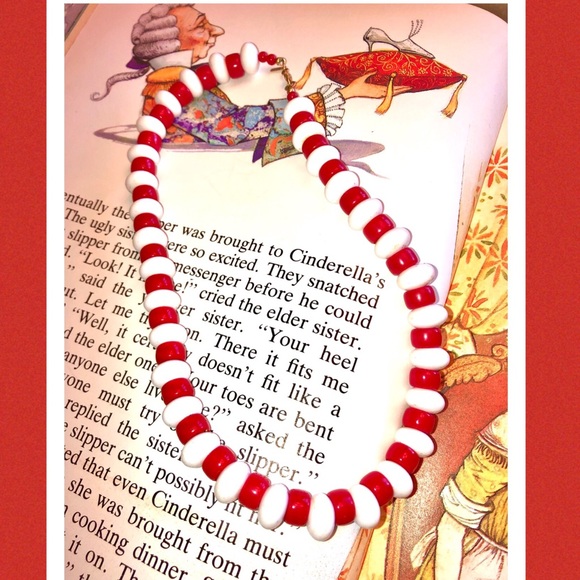 Monet Jewelry - Monet vintage Red& white beaded choker Necklace🎪 collectible costume jewelry